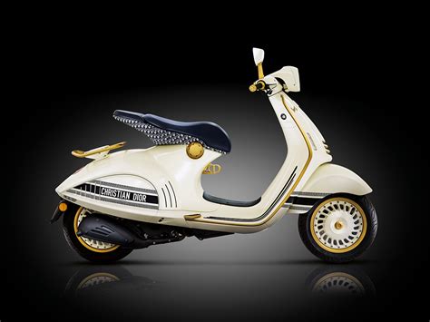 Vespa 946 Christian Dior.